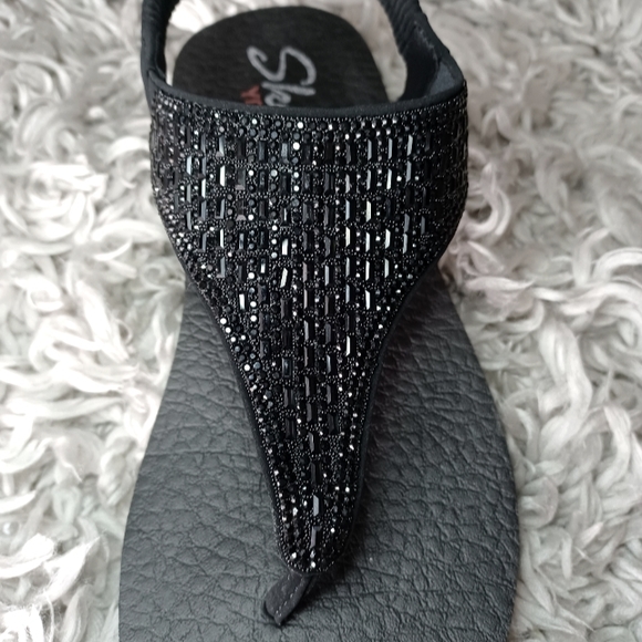 Skechers Yoga Foam Sandals - Picture 5 of 15